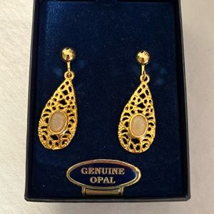 Elizabeth Farrell genuine opal clip earrings NIB